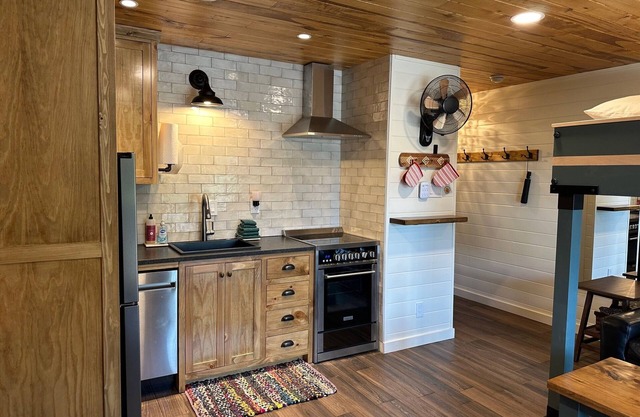 Lifts West 115 with High Speed Wifi