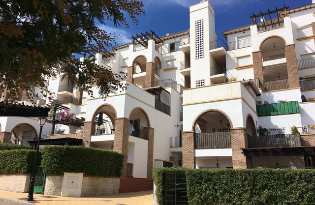 Light, airy and peaceful, top floor apartment with stunning views