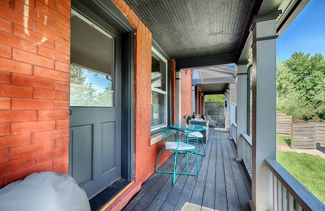 LIGHT AND MODERN HIGH END HERITAGE HOME! Walk to Pearl St, CU, Google & hiking