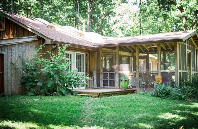 Light-filled cabin- 2 bed 2bath- beautiful hot tub for stargazing. SNP-hiking!