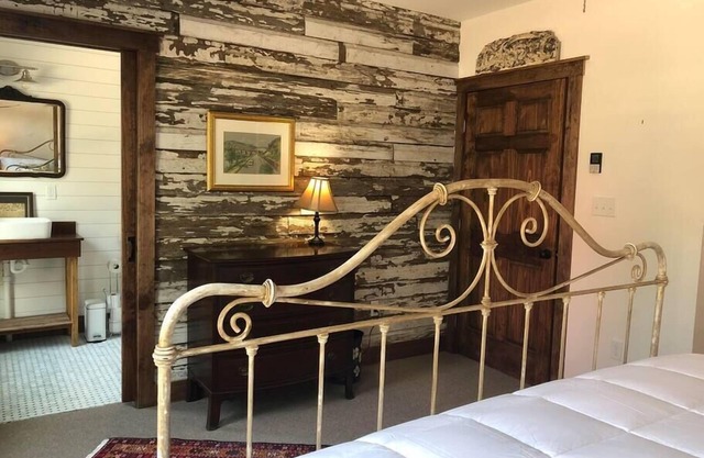 Light Horse Inn: Suite 6
