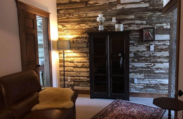 Light Horse Inn: Suite 7
