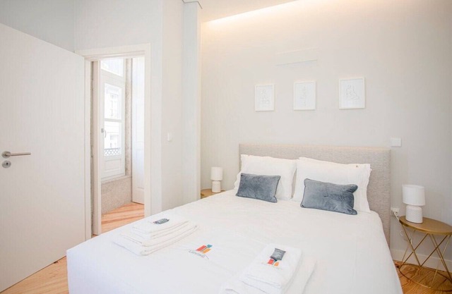 Liiiving in Porto - Aliados Stone Apartment