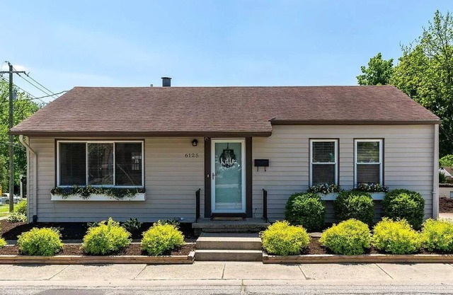 Like New 3 BDR Cottage in Mariemont OH