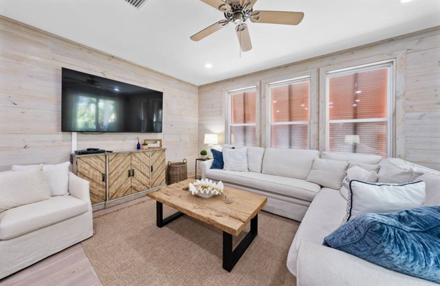 Lil J's Getaway at Romeo Beach #3 - 2BR | Pet-Friendly | Sleeps 8
