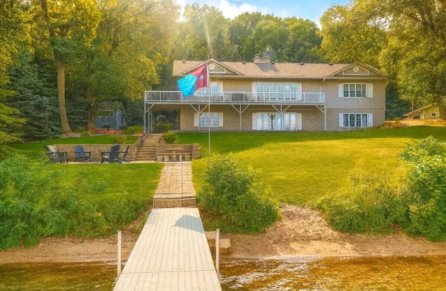 Lilac Retreat lake house sauna + pickleball close to St. Johns and St. Bens