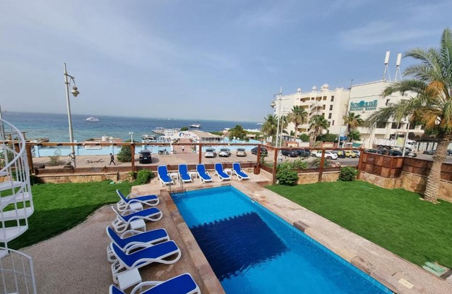 Lilly Lounge and Pool Accommodation for Adults Only