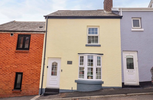 LILLY'S COTTAGE, family friendly, with a garden in Dawlish