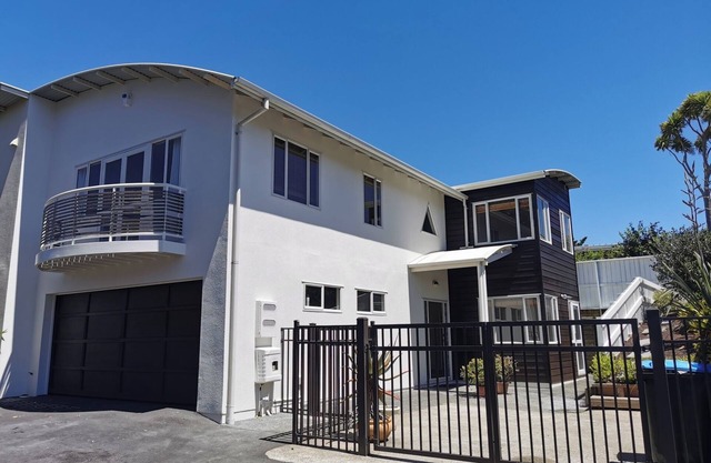 LILYPAD 4-bedroom Urban Retreat Auckland