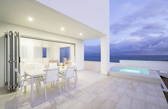 Lilypad: Luxurious Cliffside Villa with Stunning Sea Views