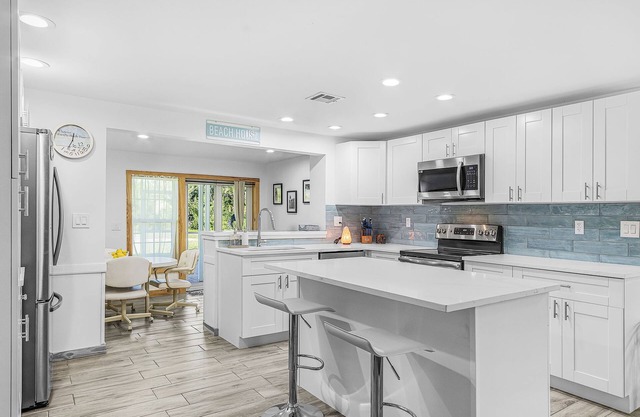 Lime Life Villa – Retro Escape in St. James City, Hot Tub!