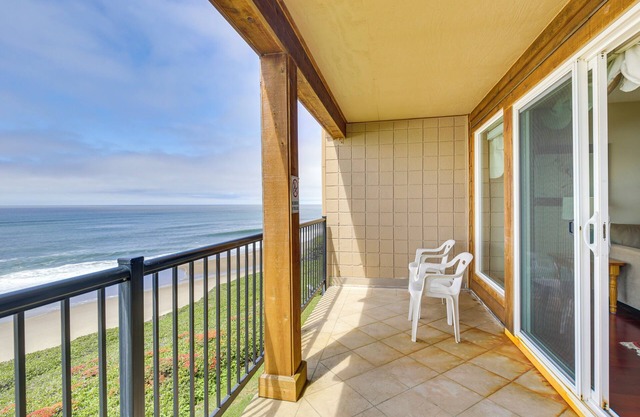 Lincoln City Oceanfront Condo, Near Lincoln Beach!