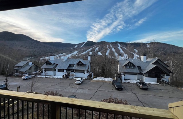 Lincoln Unplugged, an Elevated Experience : Cozy Pad with Pools & Views.