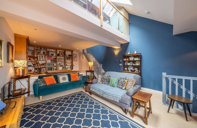 Linstead House - Modern Townhouse with views