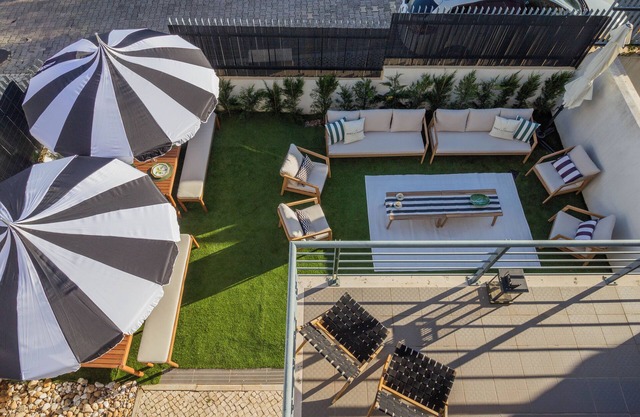 Lisbon Beach House - Group Friendly