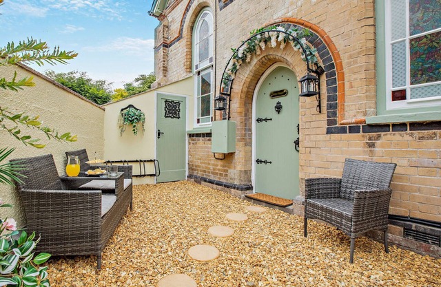 Little Chapel - Two Bedroom House, Sleeps 3