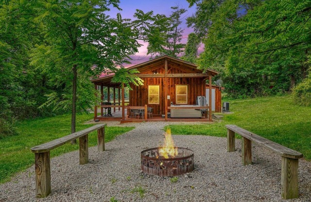 Little Chief Cabin | Hocking Hills