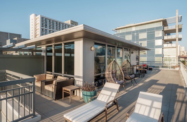 Little Italy Penthouse, Private Deck!