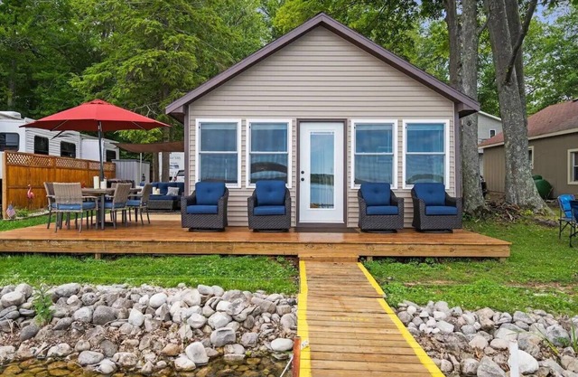 Little Platte Lake Cottage - Lakefront w/Kayaks! Near Sleeping Bear Dunes