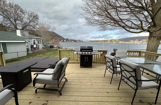 Little York's Lakeside Chalet