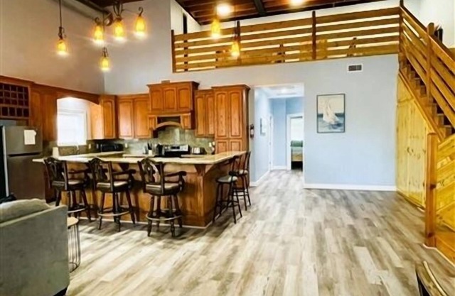 Live Life Lavishly at Mildred's Manor 1. 2 Bdrm + Loft/3 bath. 5Beds/Sleeps 10.