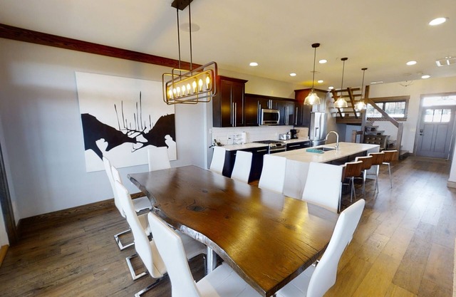 Lively 8BR Mountain Home perfect for groups! by RedAwning