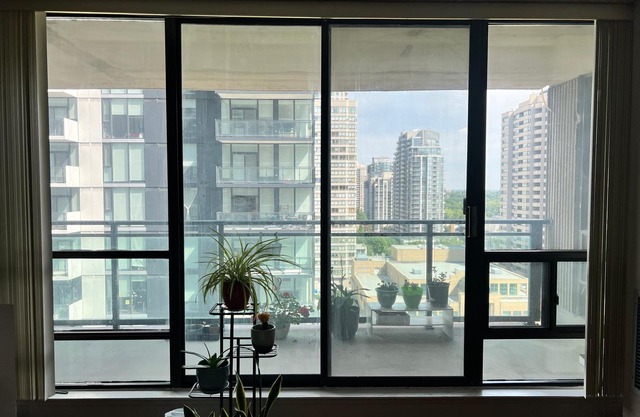 Lively area, cozy home - 1 min walk to Subway, Mall, Eateries