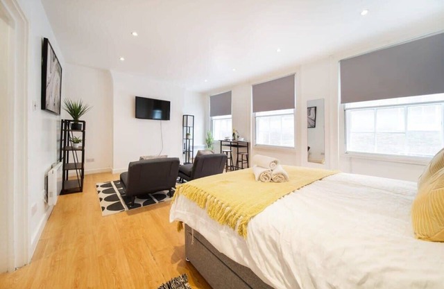 Livestay Studio Apartment on Covent Garden*2