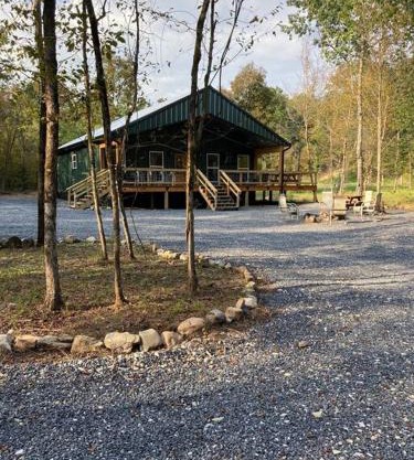 Livin on the Edge Cabin in Albert Pike, Beautiful!