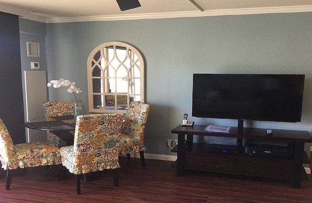 Living Aloha! Walk to Beach, Luxury Row, Free Parking & Airline Emp. Discount