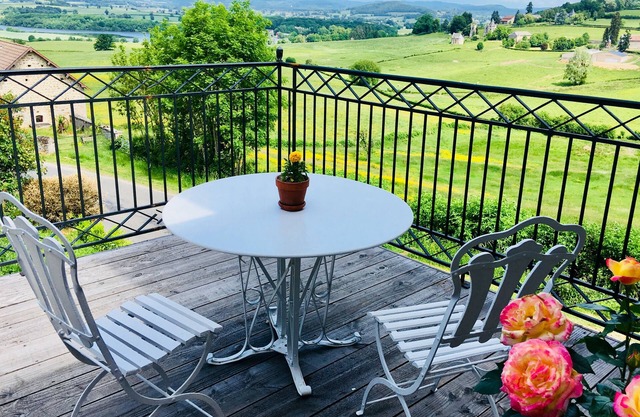 Living on clouds in the great expanse of southern Morvan