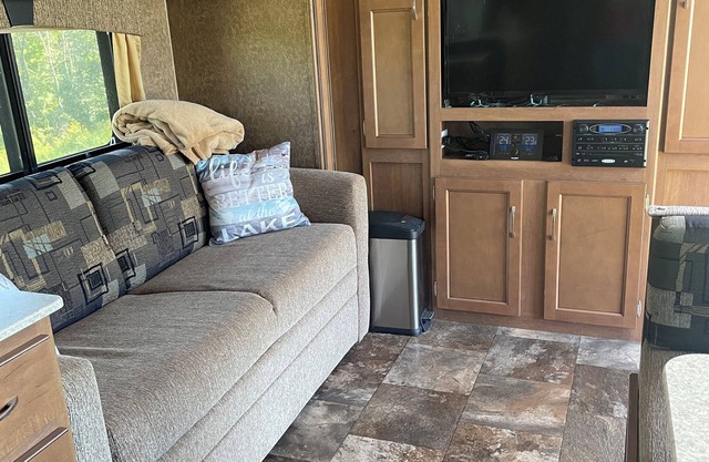 Living the Lake Life 2 Bedroom Camper at Rough River Lake