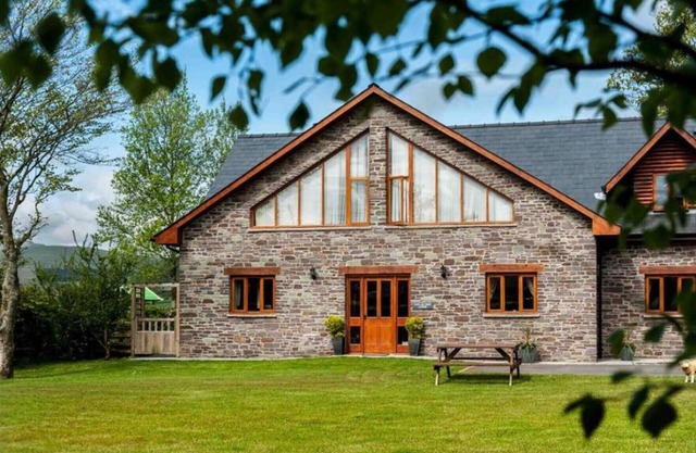 Llety Llyn y Fan - Five Bedroom House, Sleeps 10