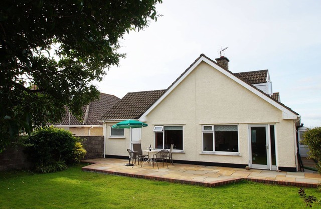 Llonyddwch - Two Bedroom House, Sleeps 5