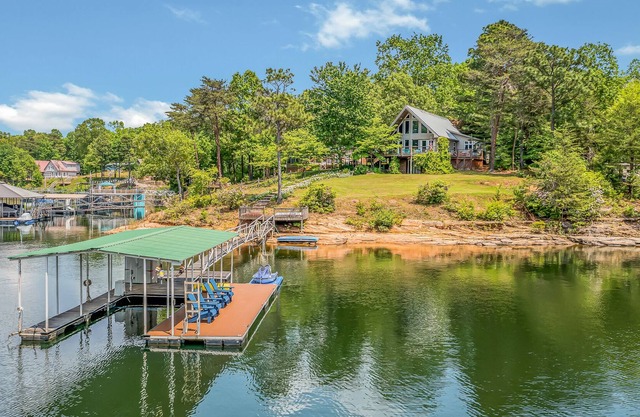 Located in Arley! Great location with yearround water, boat slip