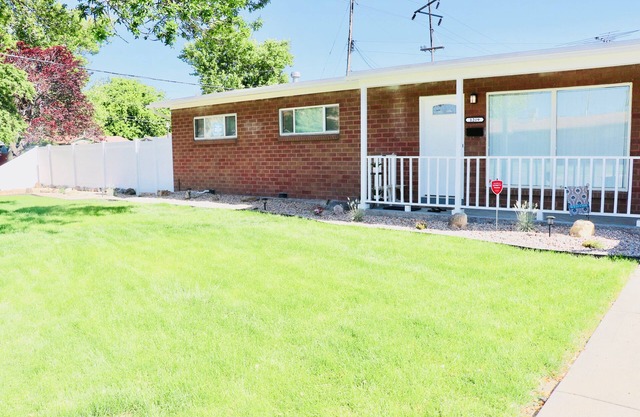 Location! 7 min to downtown/convention center/airport. Quiet neighborhood.