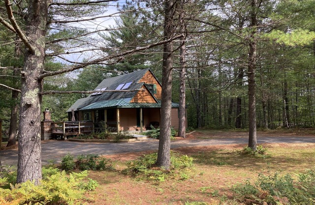 LOCATION! A mountain cabin with western decor at Echo Lake/Cathedral ledge.