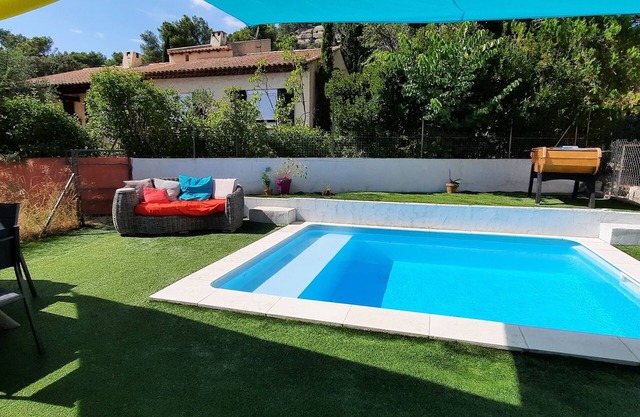 Location Avec Piscine au Cœur de la Provence
