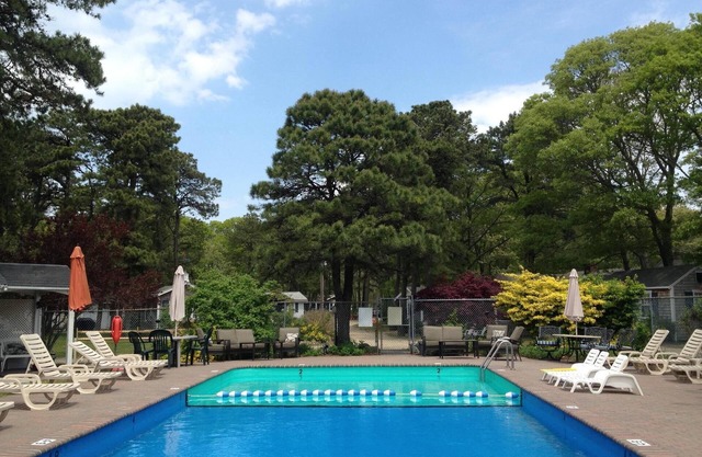 LOCATION: Cabin1 sleeps2, Pool, 1mile to Ocean, Grill, Fun stuff, Pet ok,Parking