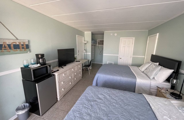 LOCATION!Charming, cozy home like hotel room