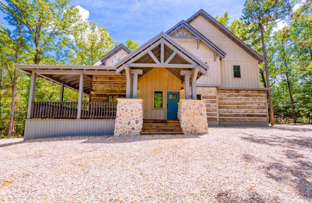 Location/Pet Friendly/Hot Tub/Pool Table