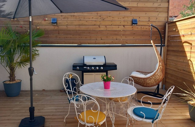 Location Saisonnière en Pierre à 2 pas de la Forêt Avec Terrasse Privative