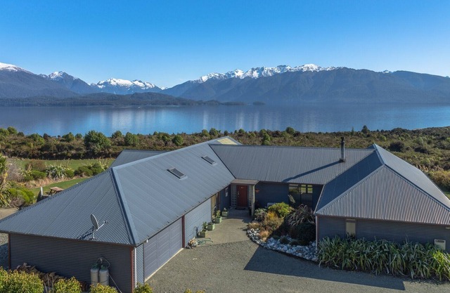 Loch Vista Lake View Villa Accommodation