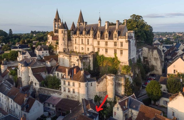Loches lovely studio ideal for short stays! at the foot of the Logis Royal.