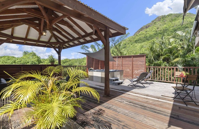Lodge du Piton - One Bedroom Cottage, Sleeps 2