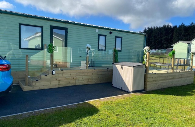 Lodge - Sleeps 6 - Parking - Garden