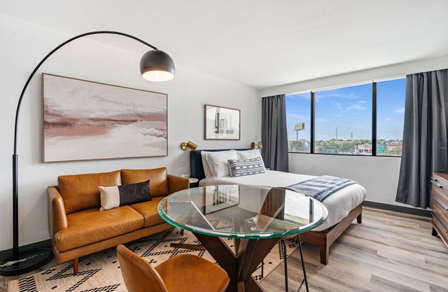 Lodgeur | Chic studio retreat | Upper Kirby