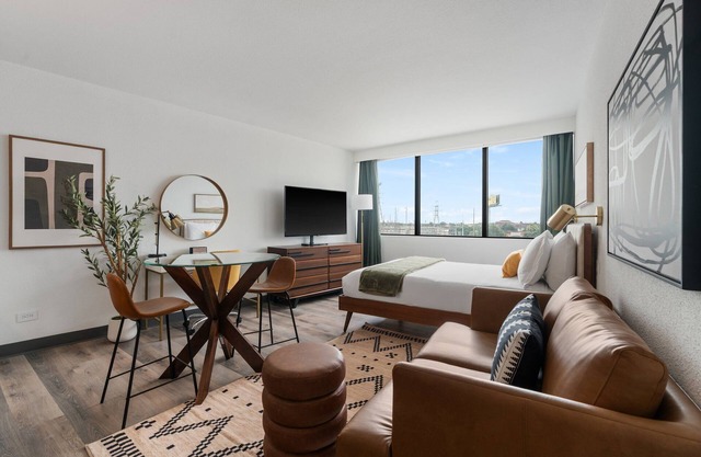 Lodgeur | Studio near Med Center | Upper Kirby