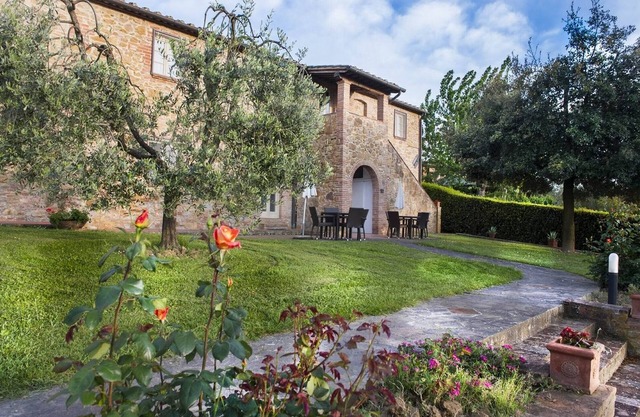 Lodging in central Tuscany,pool,children pool,Aircon,ideal for families, sleep 5