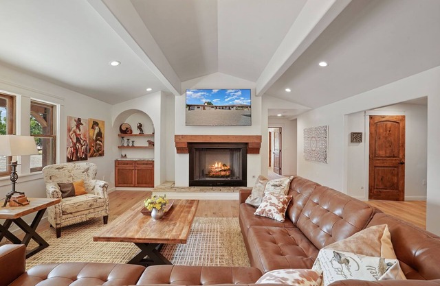 Lodi Wine Country Estate - 4 Bedrm, 4 1/2 Bath Close to Wineries - New!